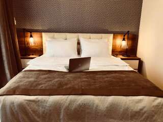 Отель Hotel Amser Тбилиси Двухместный номер с 1 кроватью и балконом (для 2 взрослых и 1 ребенка)-8