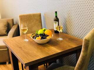 Отель Hotel Amser Тбилиси Двухместный номер с 1 кроватью и балконом (для 2 взрослых и 1 ребенка)-16