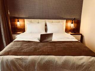 Отель Hotel Amser Тбилиси Двухместный номер с 1 кроватью и балконом (для 2 взрослых и 1 ребенка)-17